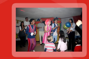 Shows musicales, mini carnavalito con sonido, luces y recreacion.